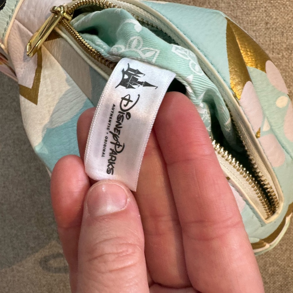 Disney parks “it’s a small world” hot air balloon crossbody purse - Picture 10 of 10